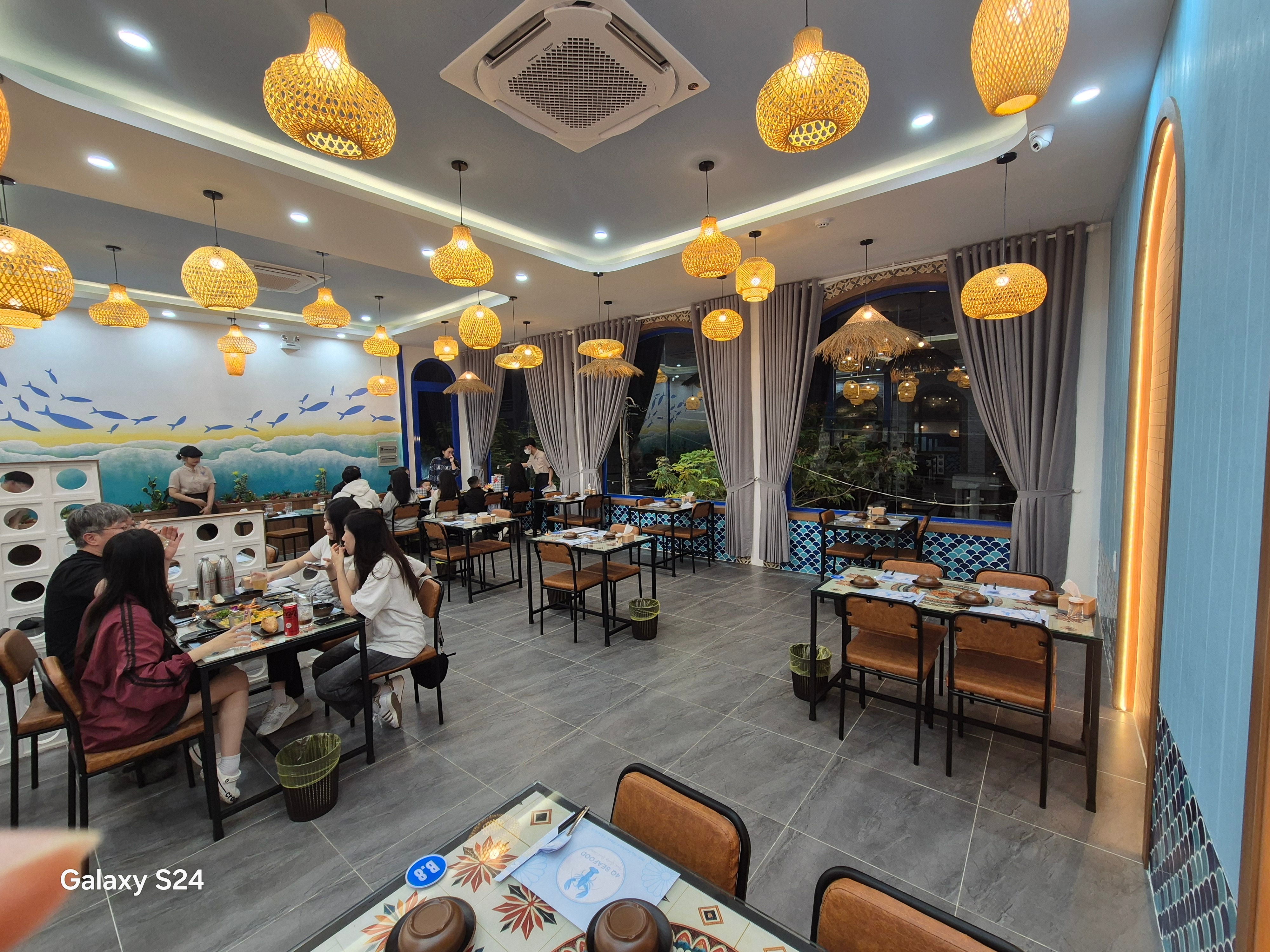 4Q SEAFOOD 우아한 식사 공간