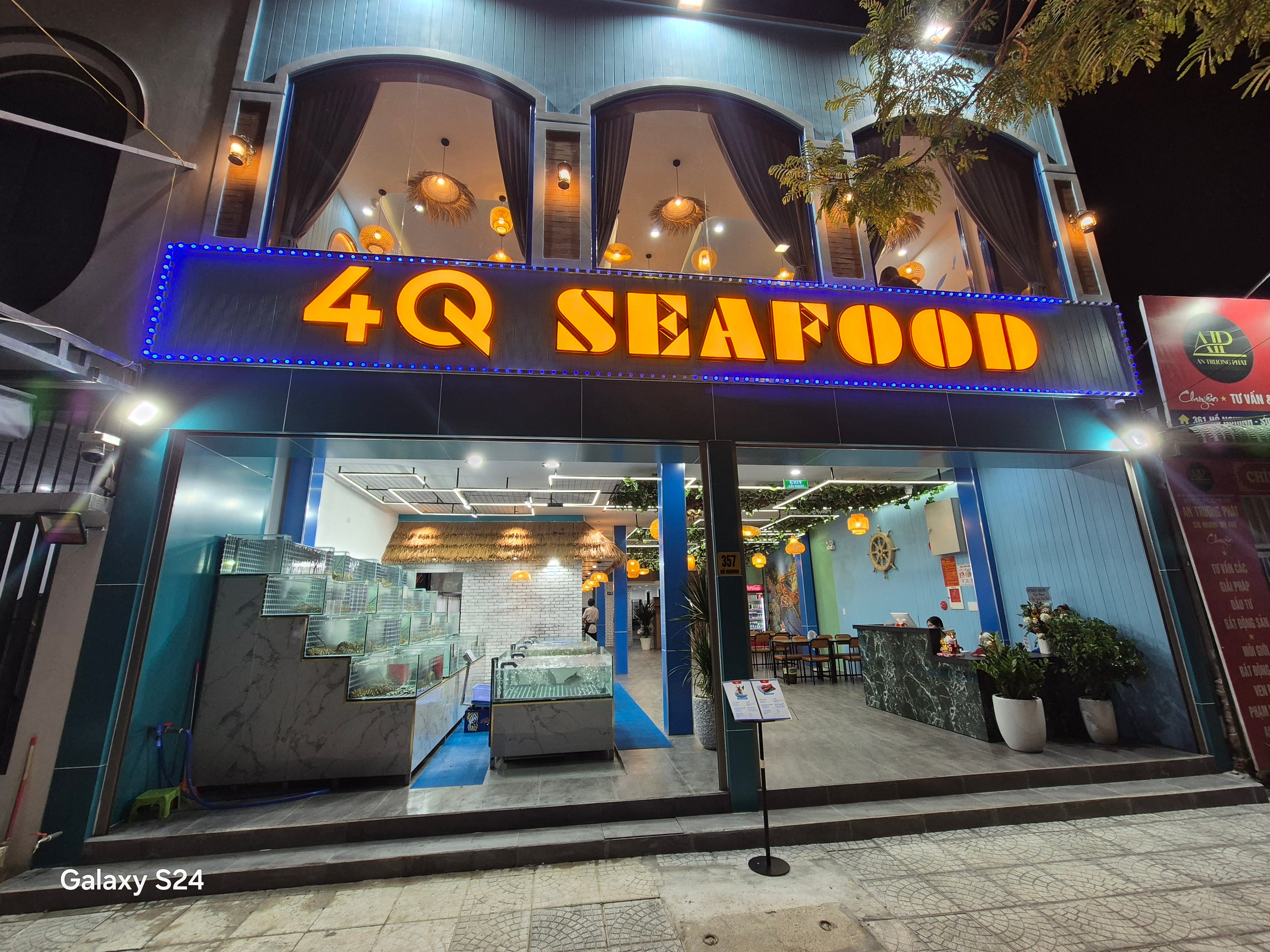 4Q SEAFOOD 외부 야경